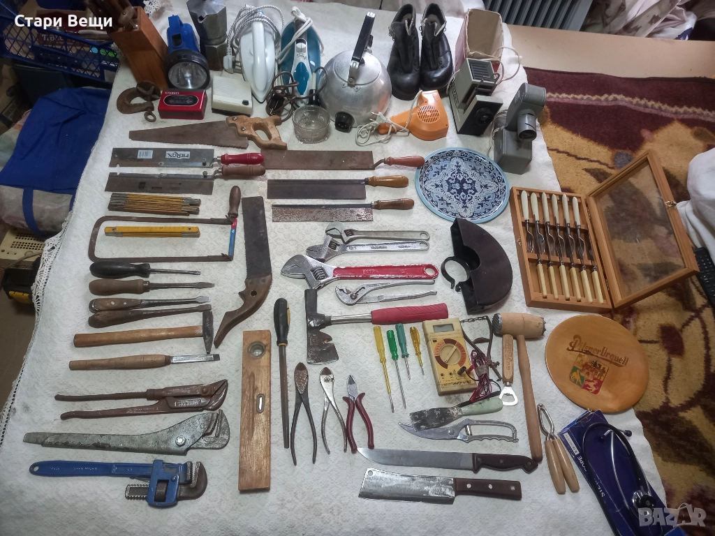 Стари инструменти ножове брадви ключове, снимка 1