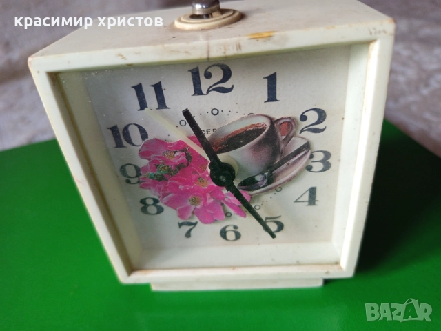 Стар механичен будилник