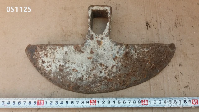 стара соц. масивна мотика 