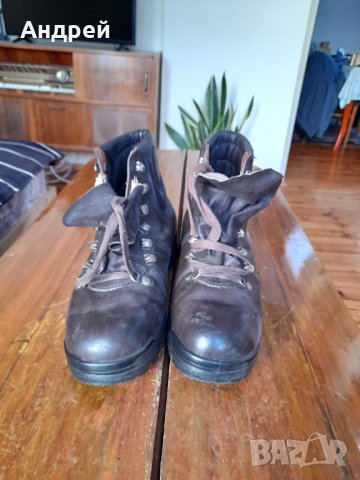 Стари туристически обувки Младост