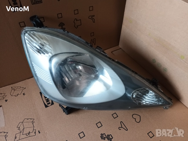 Хонда джаз 2009 десен фар +бонус радио с код карта, снимка 2 - Части - 52341276