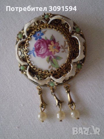 Дамска брошка със перли и порцелан, снимка 1 - Антикварни и старинни предмети - 36649057