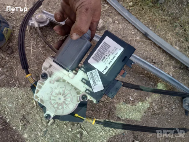 Преден десен стъклоподемник с моторче Пежо 807 Ситроен Ц8 ланчия федра 