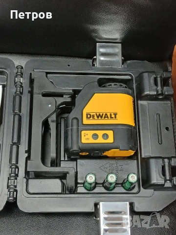 Зелен линеен лазерен нивелир DEWALT DW088CG