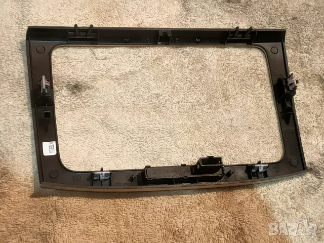 Рамка - панел 3C0858069P на радио/CD player/мултимедия за VW Passat B6, снимка 5 - Части - 48685445