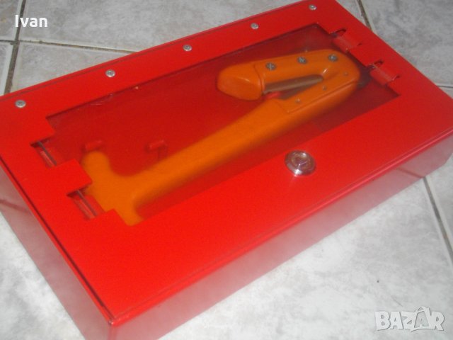 Масивно Аварийно Чукче За Прерязване Колани и Счупване Стъкла-В Кутия-Лукс, снимка 4 - Други инструменти - 33584950