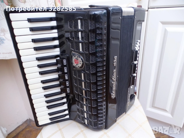Акордеон Роял Стандард Метеор 60 баса, снимка 1