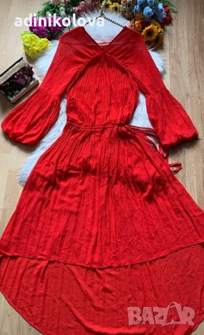Червена миди рокля солей