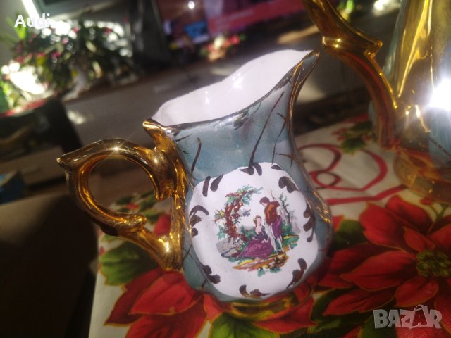 Изключително красив англйиски  порцеланови сервиз за кафе или чай Състои се от 15 части.  Ярки цвето, снимка 7 - Сервизи - 43541539