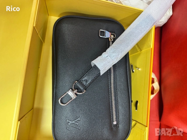 Louis Vuitton Leather Clutch Bag, снимка 8 - Чанти - 53371941