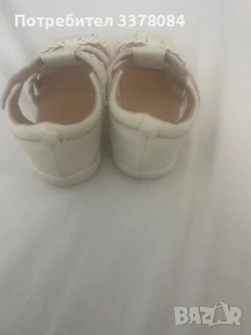 Детски бели сандали HM, снимка 5 - Детски сандали и чехли - 50593016