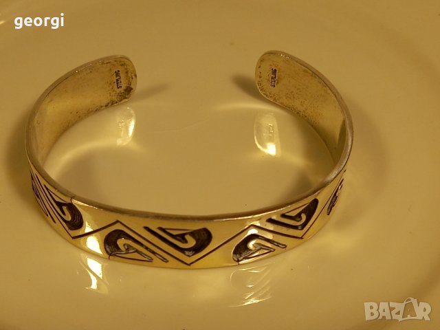 твърда сребърна гривна 