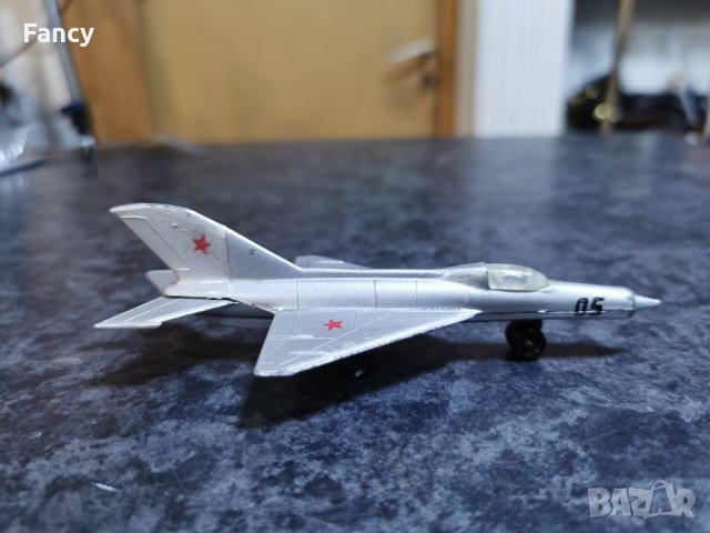 Модел на самолет МИГ 21 в мащаб 1/120 в състоянието на снимките, произведен в България , снимка 5 - Колекции - 43336763