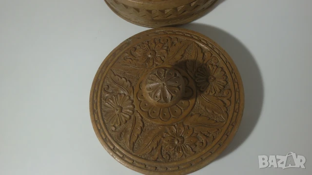 Кръгла дървена кутийка с кръгли отделения, снимка 4 - Антикварни и старинни предмети - 51005866