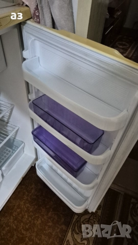 Малък хладилник с камера, снимка 3 - Хладилници - 51925177