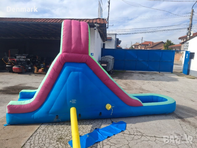 Надуваема водна пързалка