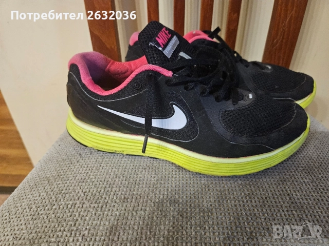 Продавам дамски маратонки Nike