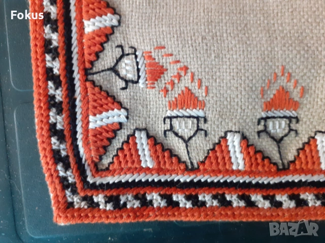Каре бродерия шевица фолклор, снимка 2 - Антикварни и старинни предмети - 53413123