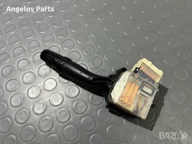 Лостчето на мигачите и фаровете за Toyota Avensis T25, снимка 4 - Части - 49642211