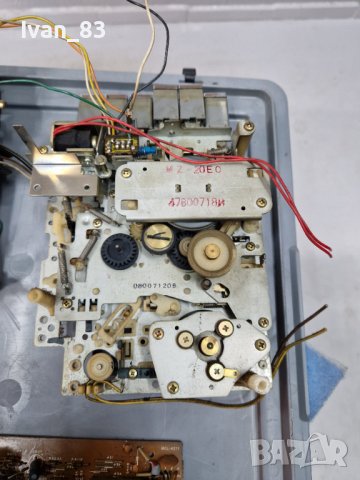 Радиокасетофон Hitachi trk 8020 на части, снимка 3 - Радиокасетофони, транзистори - 38439079