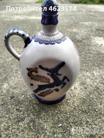 Стара керамична бутилка