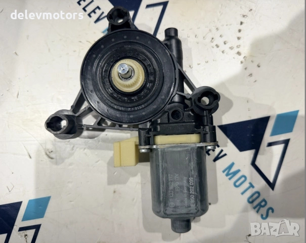 5Q0959801B моторче за предна дясна врата от Audi A3 1.0 TFSI, двигател CHZ, ск. кутия DSG 7 S-tronic