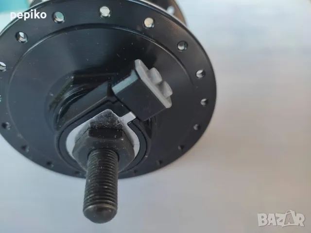 Продавам колела внос от Германия НОВА динамо главина за дискови спирачки DH-3D32, снимка 6 - Части за велосипеди - 47626639