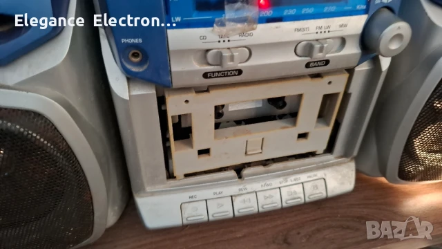 Продава се касетофон First Austria FA-1100 (RETRO), снимка 2 - Радиокасетофони, транзистори - 51048434