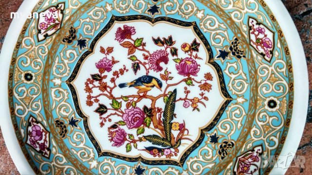 Немска, порцеланова чиния с богата орнаментика. 