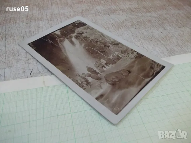 Снимка стара на група младежи пред водопада - 1, снимка 3 - Колекции - 47905477