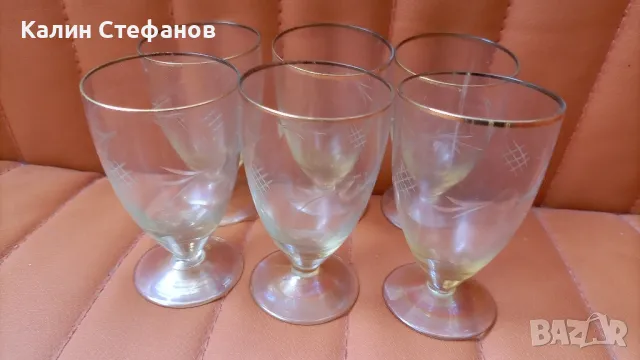 Ретро ракиени чаши, златен кант, ръчна гравюра, столче – 6 бр комплект