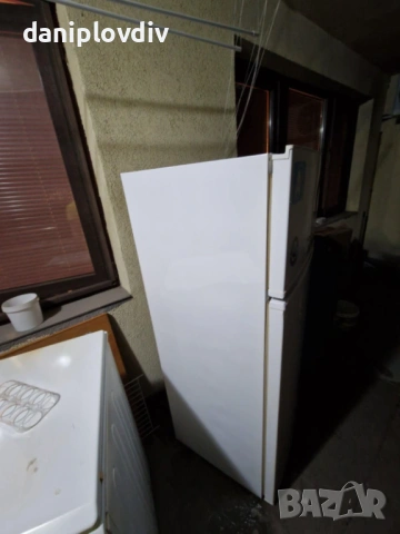 Хладилник CROWN с горна камера , снимка 5 - Хладилници - 53405327