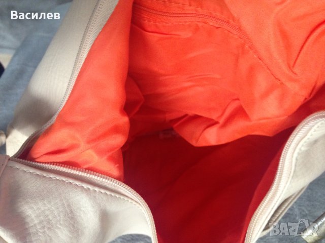 Hugo Boss оригинална дамска чанта, снимка 5 - Чанти - 8682498