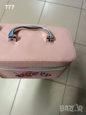 чанти за козметика , снимка 8 - Чанти - 43845416