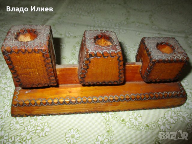 Свещник дървен украсен с пирограф за 3 свещи неизползван