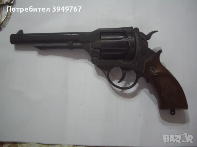 Стар италиански кабзен пистолет.