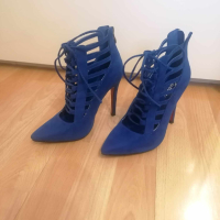 Уникални сини обувки с високи токчета с връзки и червена подметка - 37 размер, снимка 4 - Дамски обувки на ток - 44884995