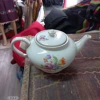 Порцеланов чайник , снимка 1 - Антикварни и старинни предмети - 38535739