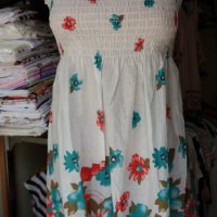 Бяла рокличка/туника на коралови и сини цветчета с ластично бюстие, снимка 1 - Рокли - 32393419