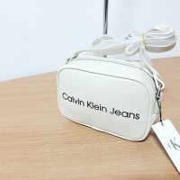 Calvin Klein дамска чанта в бежово Код 655, снимка 4 - Чанти - 43193871