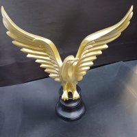 Златен орел с разперени крила висококачествен полирезин , снимка 1 - Статуетки - 43210514