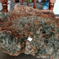Продавам интересен,красив и уникален камък от недрата на Родопи планина.Район Мадан--3, снимка 1 - Колекции - 40225639