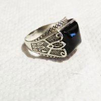 Стар солиден красив мъжки сребърен пръстен с голям красив камък черен оникс, орнаменти и много , снимка 1 - Пръстени - 32465434