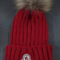 Дамска шапка Moncler червена, снимка 1 - Шапки - 27378945