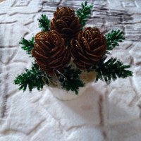 Цветя от мъниста-шишарки, снимка 4 - Изкуствени цветя - 43233657
