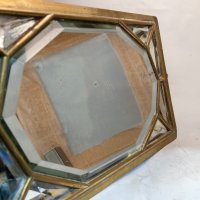 Старо стенно огледало с бронзова рамка и фасет на огледалата, снимка 3 - Антикварни и старинни предмети - 42962381