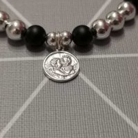 Дамска гривна от 925 сребърни мъниста, оникси и медальон Ангел/ Херувимчета, снимка 2 - Гривни - 28169590