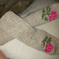 Ръчно плетени дамски чорапи 49% вълна, снимка 3 - Дамски чорапи - 35603674