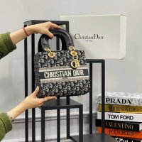 CHRISTIAN DIOR дамски хит модел чанти , снимка 8 - Чанти - 42949622