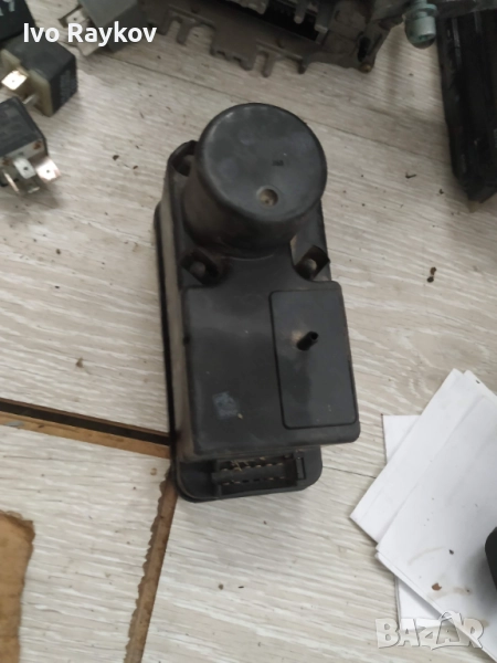 Вакуум помпа централно зааключване Hella VW Golf Passat 357962257, 357 962 257 , снимка 1